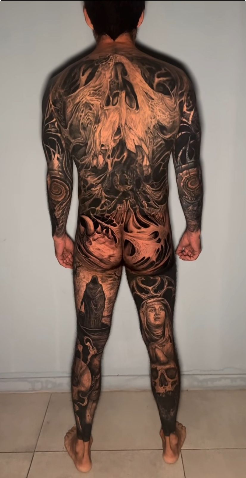 Black and grey realism by Avelino