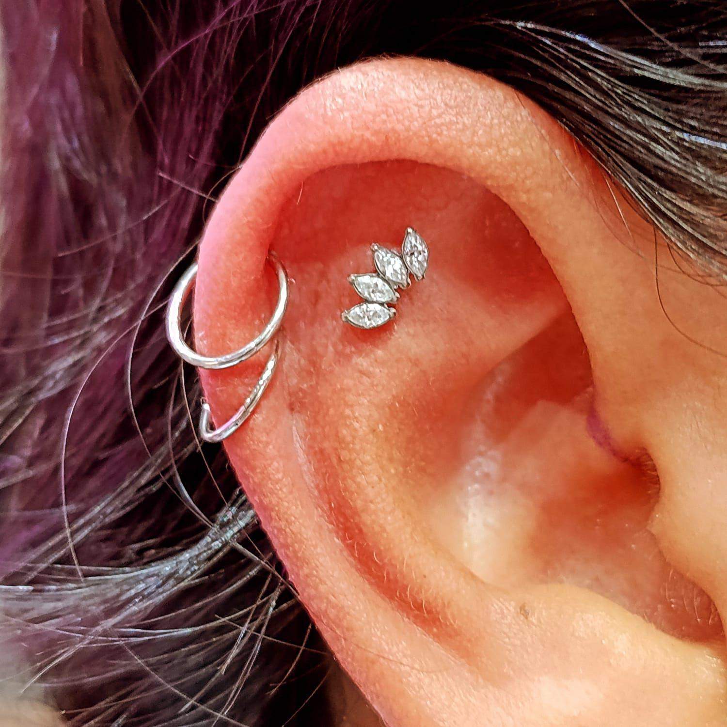 Helix piercing silver with crystal leaves